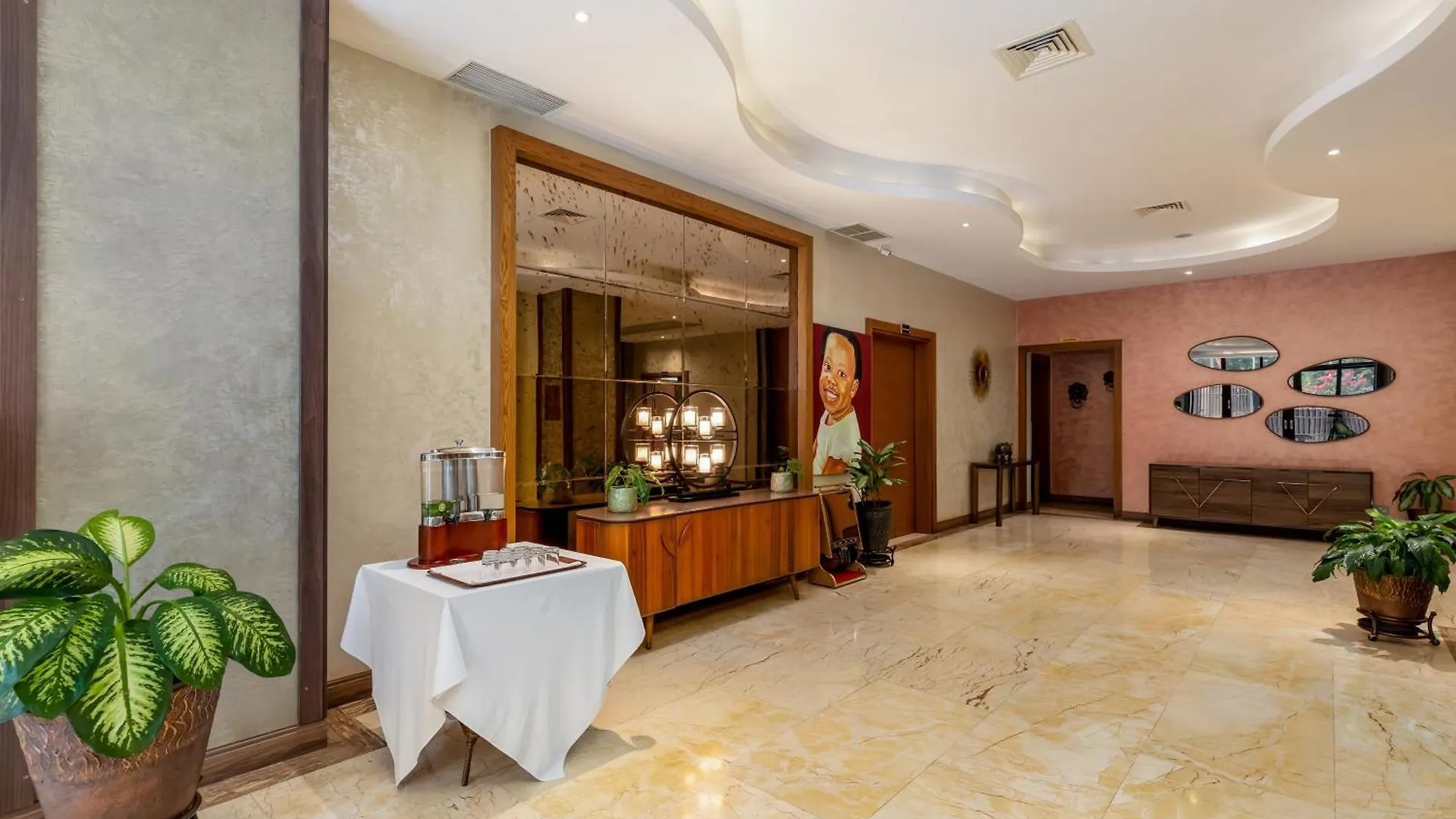 Athena Hotel Kampala 4*,